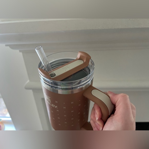 NWT Stanley 🤎 Magnolia Hearth & Hand 40oz Tumbler Limited Edition Deep Clay - Picture 6 of 9